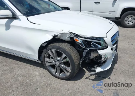 2015 Mercedes-Benz C 300 4Matic/Luxury 4Matic/Sport 4Matic z USA, uszkodzony, nr VIN 55SWF4KB8FU073494